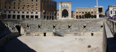 A Roman amphitheatre still at the heart of the town